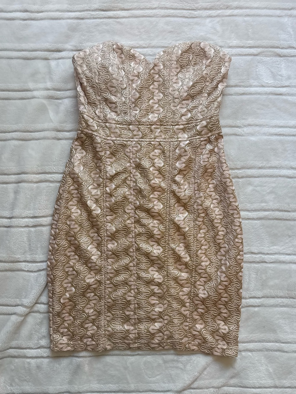 FOREVER 21 Strapless sexy Lace Bodycon Dress blush gold pink embroidered pattern